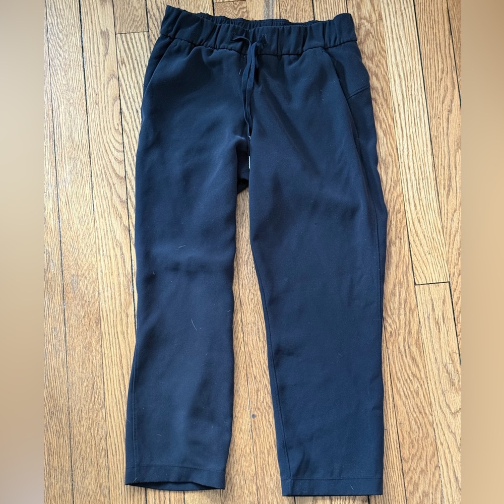lululemon On the Fly Crop Woven Pants - Size 4